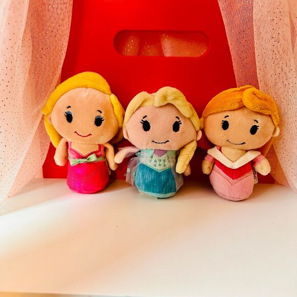 Hallmark itty bittys Barbie and Princesses Plush Bundle - Picture 1 of 4